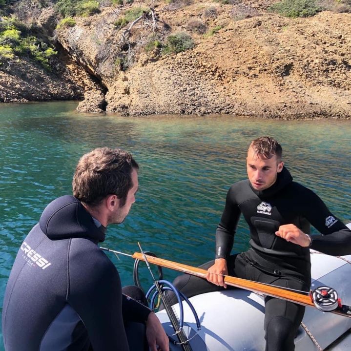 instructeur avec chasseur sous-marin